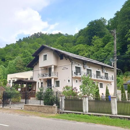 Vila Tisa Tismana Exterior foto